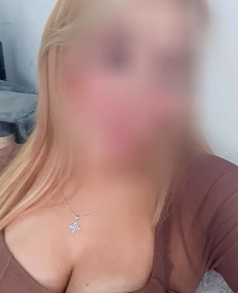 Dalia, 28
