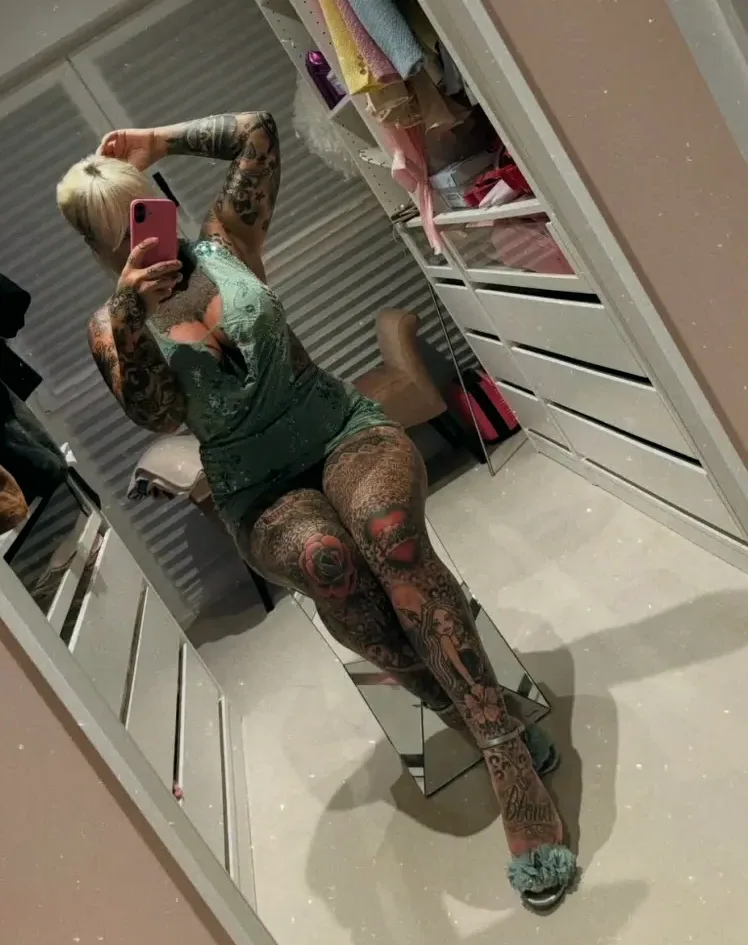 Emina, 36