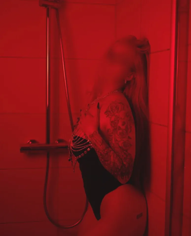 Helena, 25