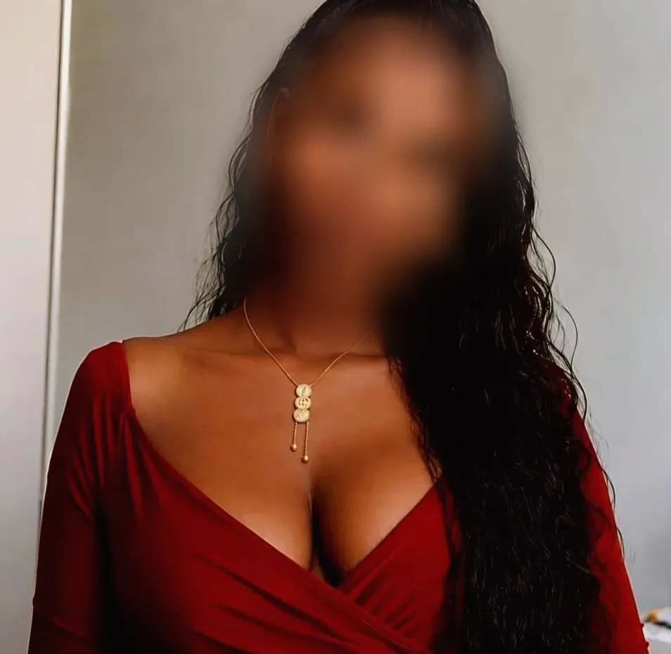 Isabella, 23