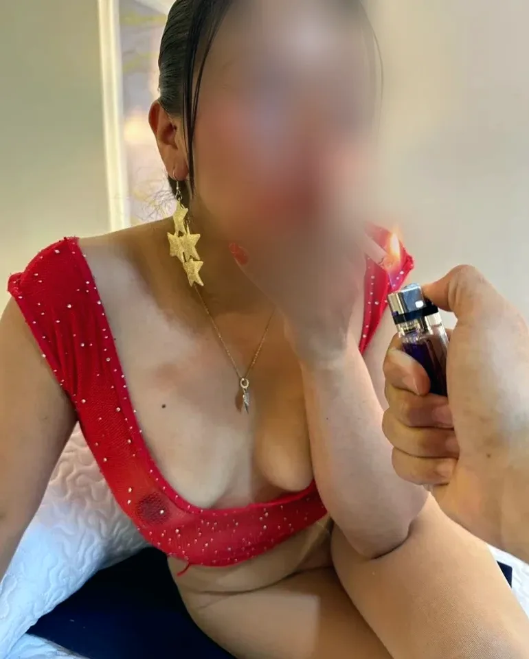 Isabella, 38