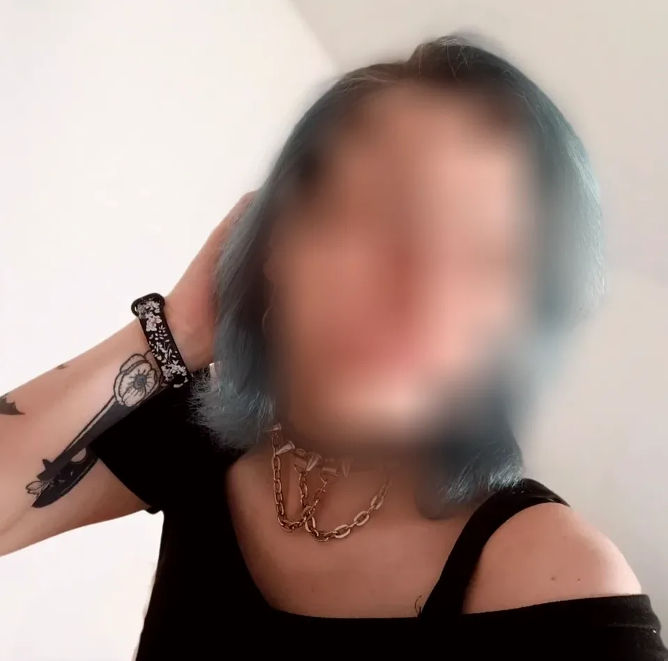 Julia, 34
